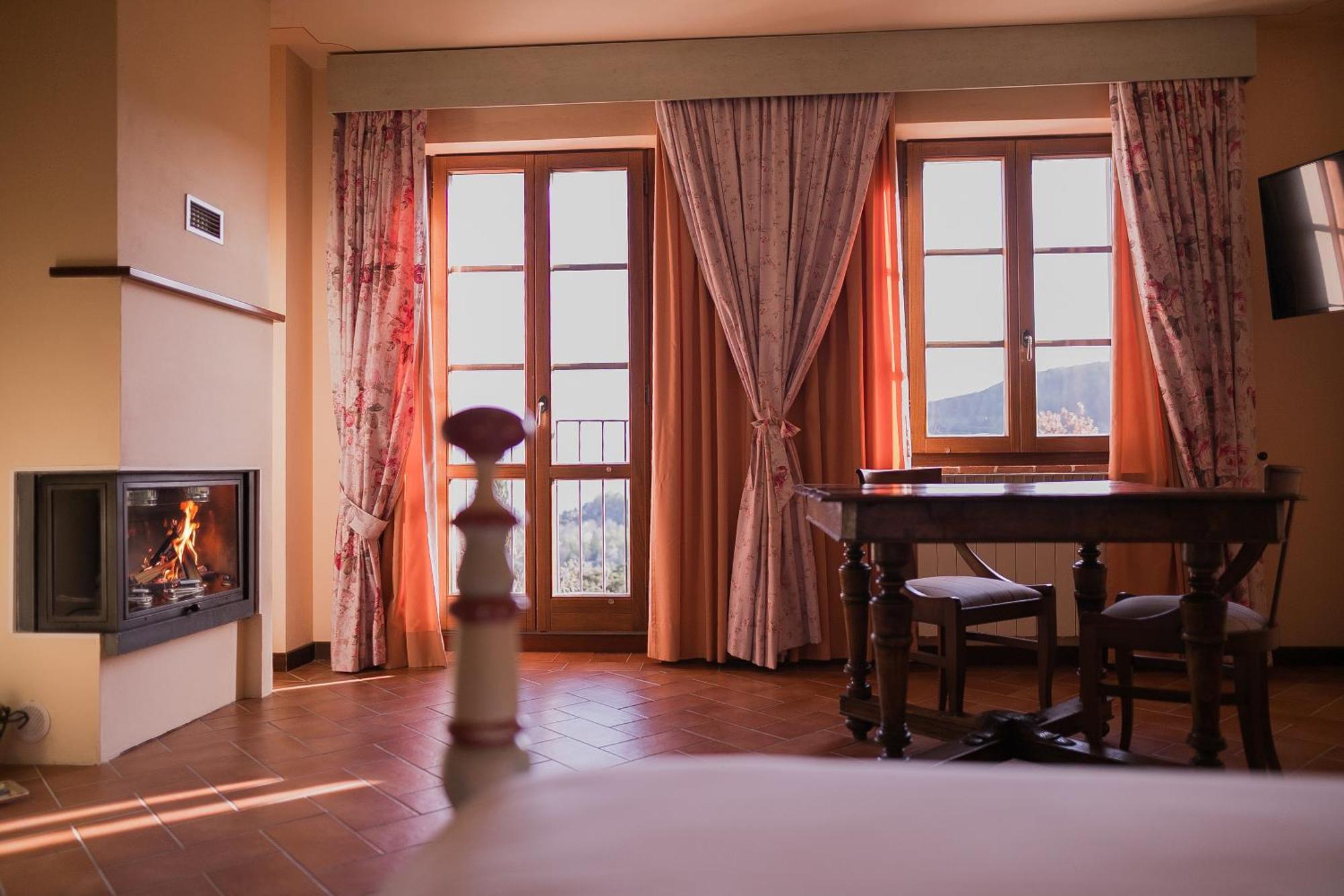 Borgo I Tre Baroni - Spa Suites & Resort Poppi Exteriör bild