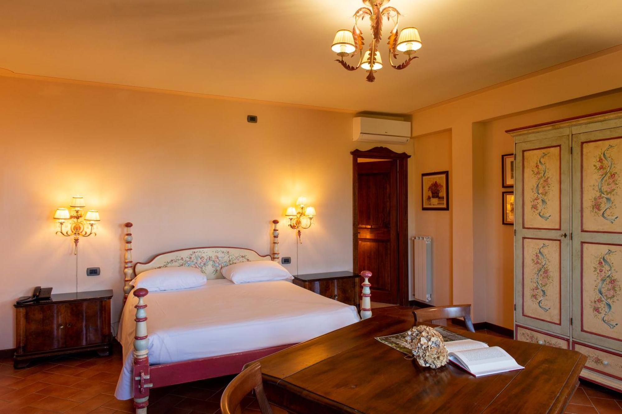 Borgo I Tre Baroni - Spa Suites & Resort Poppi Rum bild